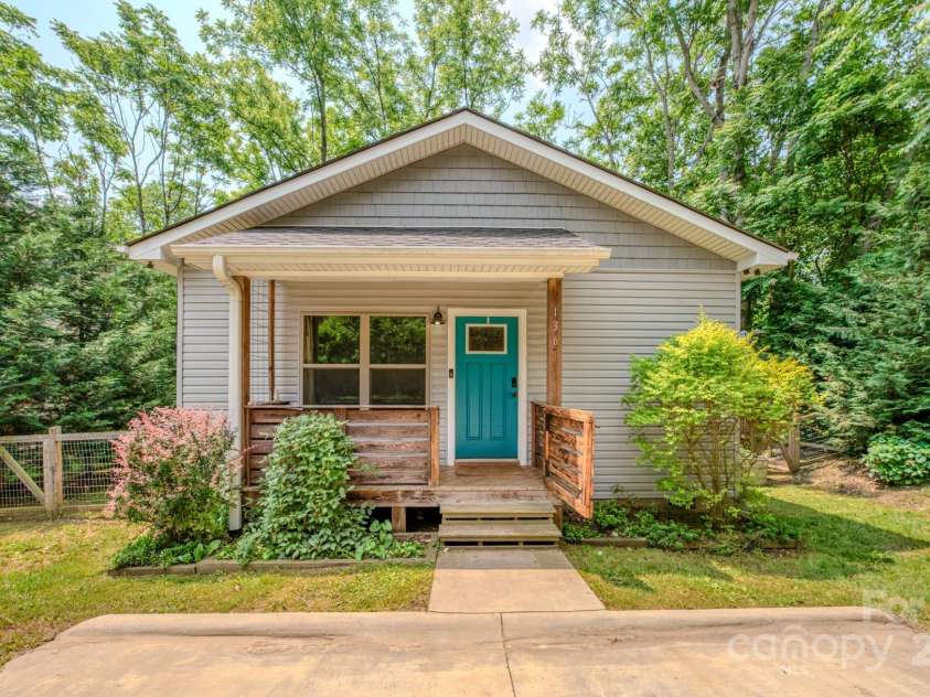 136 Old County Home Road, Asheville, NC 28806.  MLS# CAR4266936, YatesRealty ID 496. 