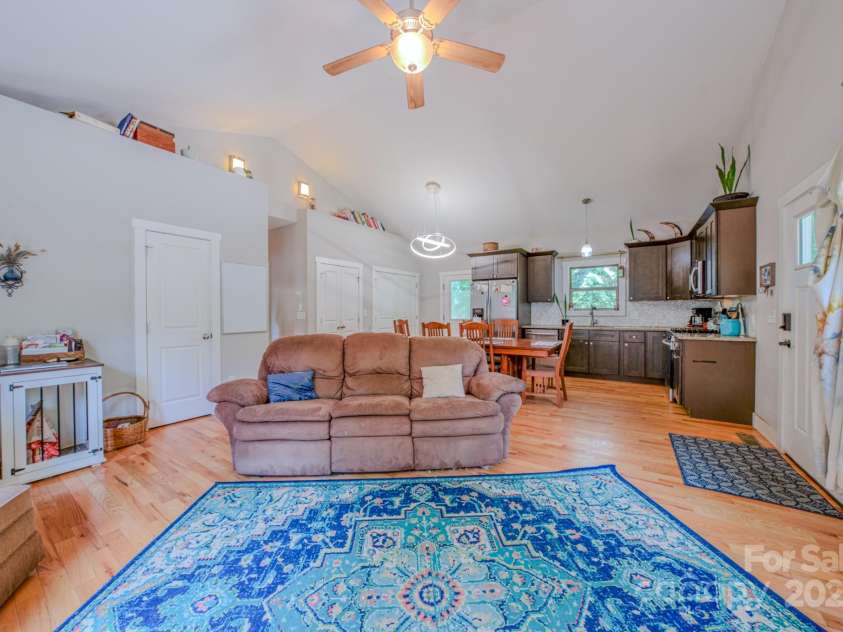 136 Old County Home Road, Asheville, NC 28806.  MLS# CAR4266936, YatesRealty ID 496. 