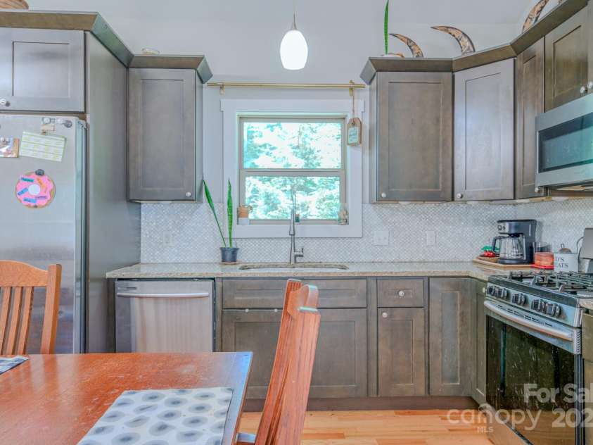 136 Old County Home Road, Asheville, NC 28806.  MLS# CAR4266936, YatesRealty ID 496. 