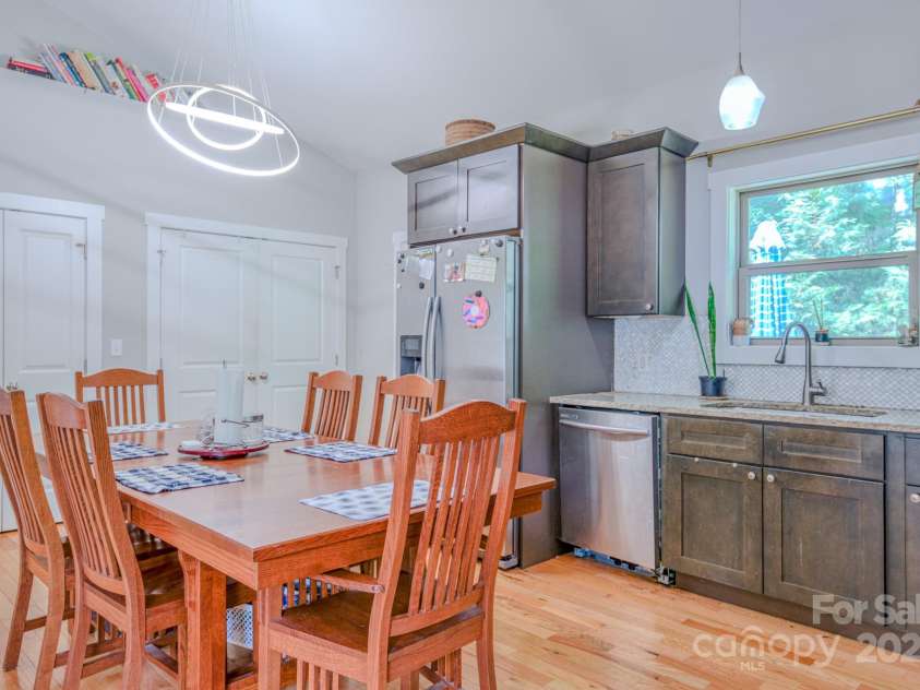 136 Old County Home Road, Asheville, NC 28806.  MLS# CAR4266936, YatesRealty ID 496. 