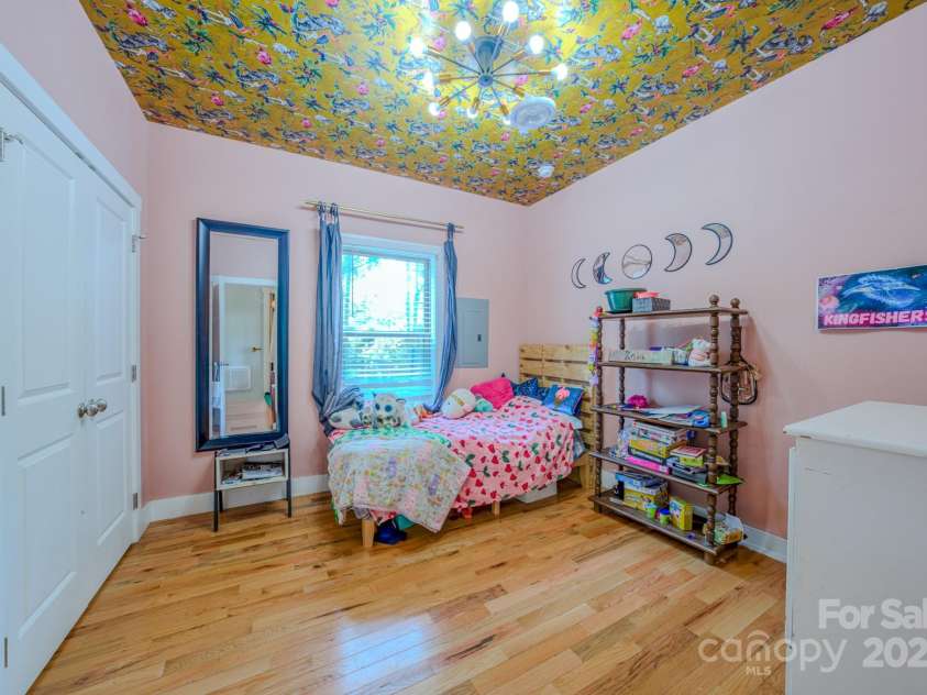 136 Old County Home Road, Asheville, NC 28806.  MLS# CAR4266936, YatesRealty ID 496. 