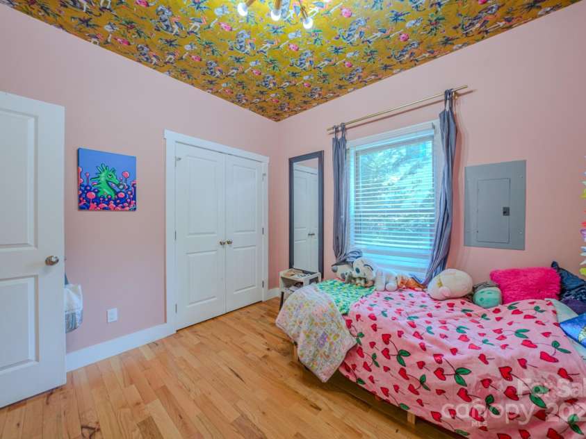 136 Old County Home Road, Asheville, NC 28806.  MLS# CAR4266936, YatesRealty ID 496. 