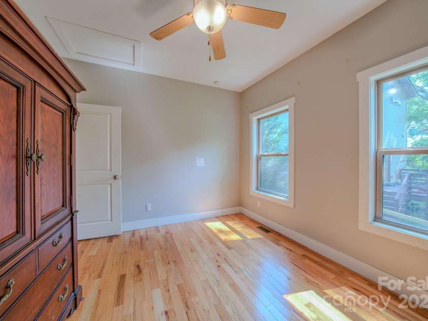 136 Old County Home Road, Asheville, NC 28806.  MLS# CAR4266936, YatesRealty ID 496. 