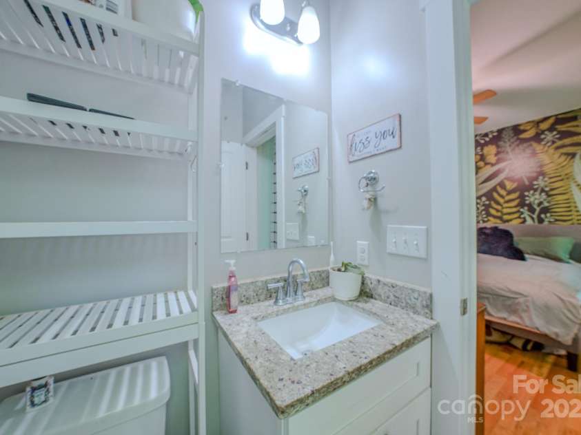 136 Old County Home Road, Asheville, NC 28806.  MLS# CAR4266936, YatesRealty ID 496. 