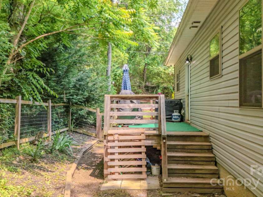 136 Old County Home Road, Asheville, NC 28806.  MLS# CAR4266936, YatesRealty ID 496. 