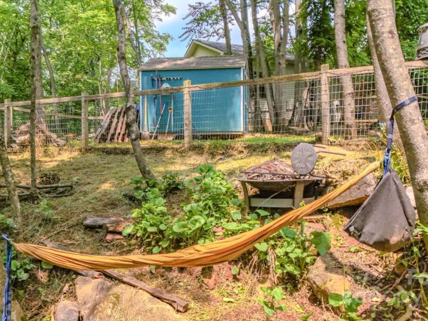 136 Old County Home Road, Asheville, NC 28806.  MLS# CAR4266936, YatesRealty ID 496. 