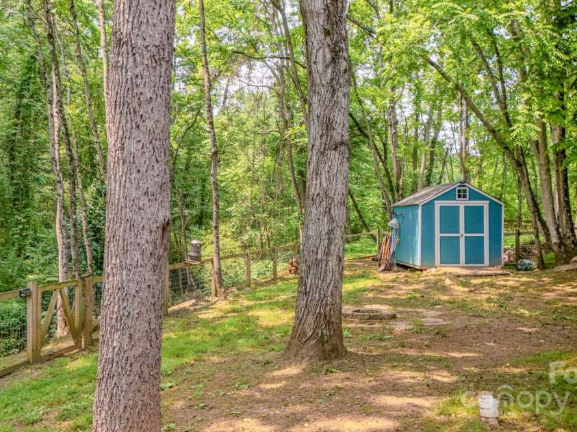 136 Old County Home Road, Asheville, NC 28806.  MLS# CAR4266936, YatesRealty ID 496. 