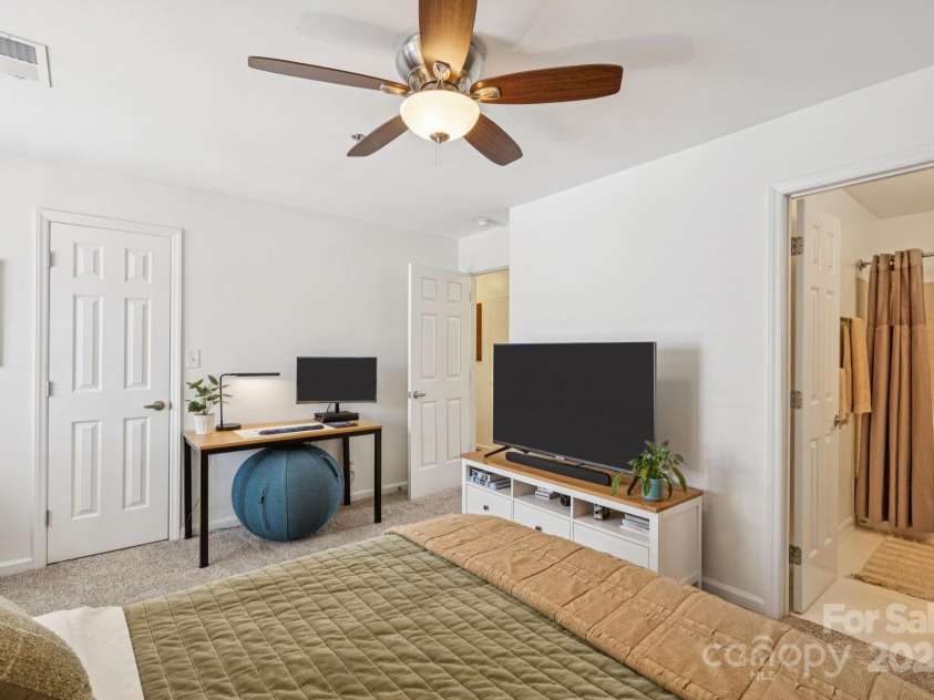 509 Graham Street, Charlotte, NC 28202.  MLS# CAR4292760, YatesRealty ID 4960. Bedroom #1 - tons of natural light, ceiling fan, walk-in closet, and ensuite bathroom.