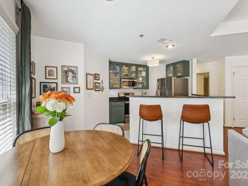 509 Graham Street, Charlotte, NC 28202.  MLS# CAR4292760, YatesRealty ID 4960. Dining area flows seamlessly from the kitchen to the living room.