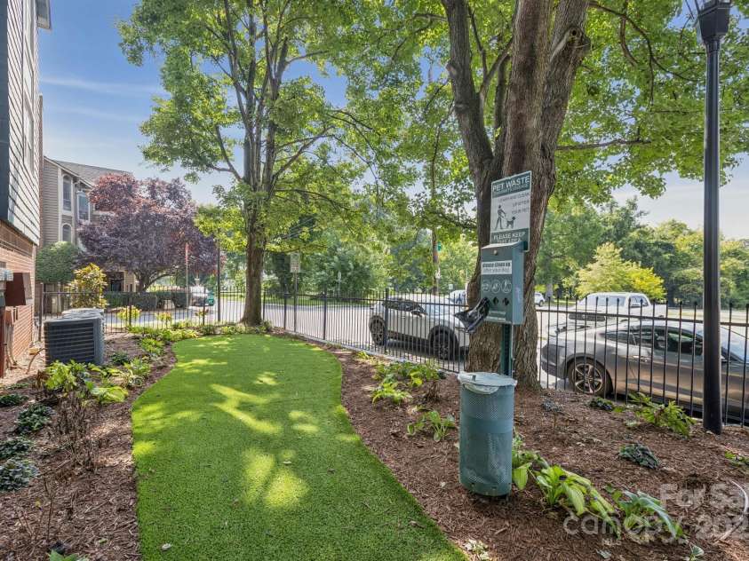 509 Graham Street, Charlotte, NC 28202.  MLS# CAR4292760, YatesRealty ID 4960. Dog run for The Fourth Ward Square condos.