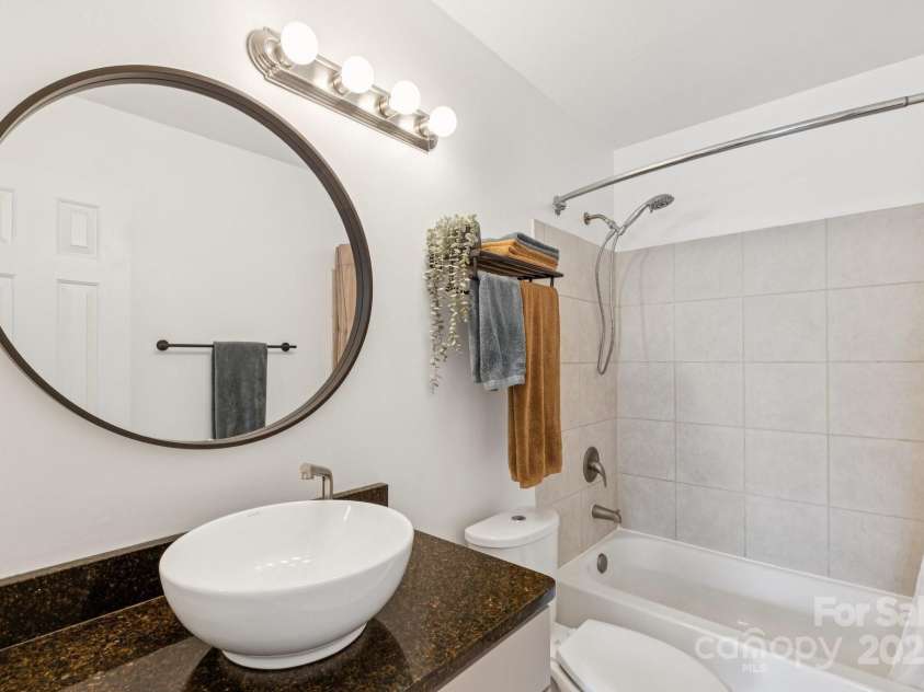 509 Graham Street, Charlotte, NC 28202.  MLS# CAR4292760, YatesRealty ID 4960. Ensuite bathroom for bedroom #2.