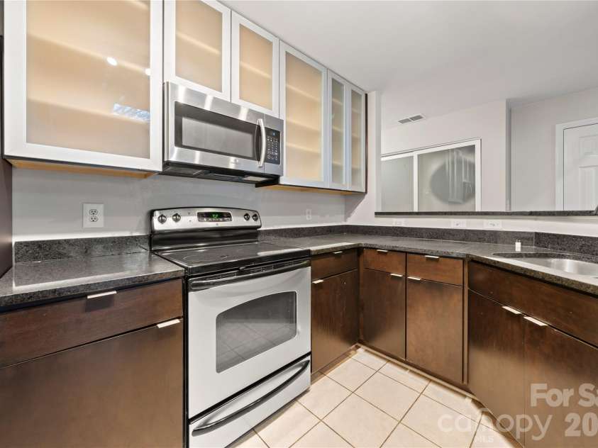 509 Graham Street, Charlotte, NC 28202.  MLS# CAR4333600, YatesRealty ID 4960. 