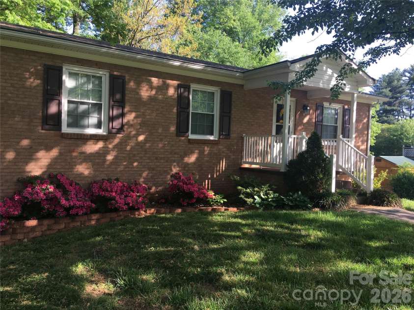 192 Heritage View Road, Hickory, NC 28601.  MLS# CAR4422454, YatesRealty ID 49601. 