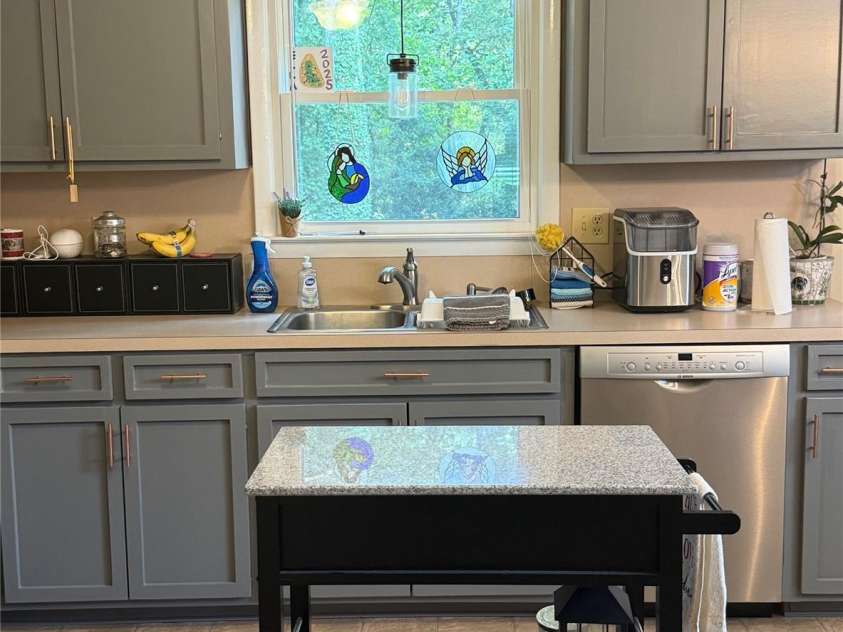 192 Heritage View Road, Hickory, NC 28601.  MLS# CAR4422454, YatesRealty ID 49601. 