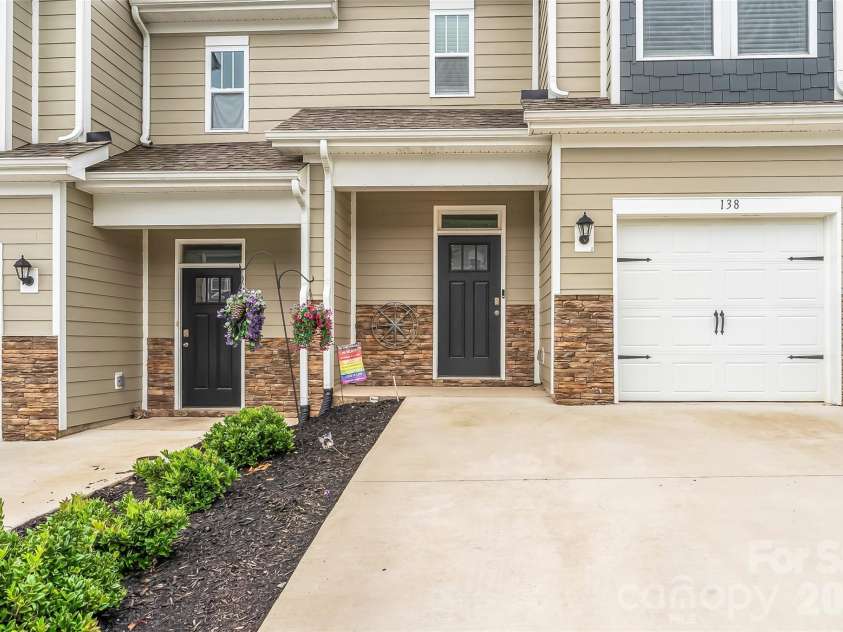 138 Creekview Road, Hendersonville, NC 28792.  MLS# CAR4416209, YatesRealty ID 49602. 