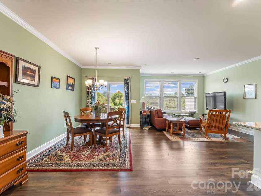 138 Creekview Road, Hendersonville, NC 28792.  MLS# CAR4416209, YatesRealty ID 49602. 
