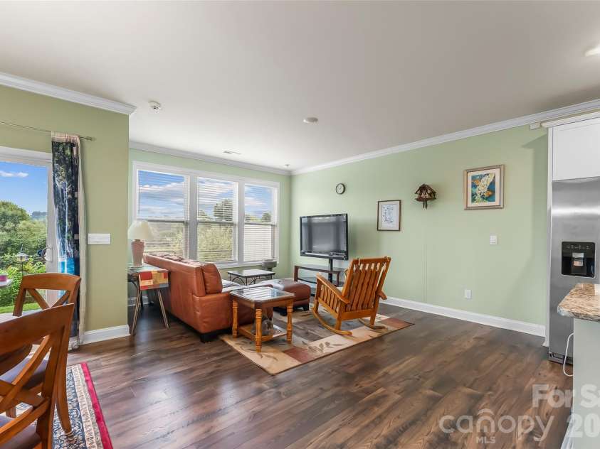 138 Creekview Road, Hendersonville, NC 28792.  MLS# CAR4416209, YatesRealty ID 49602. 