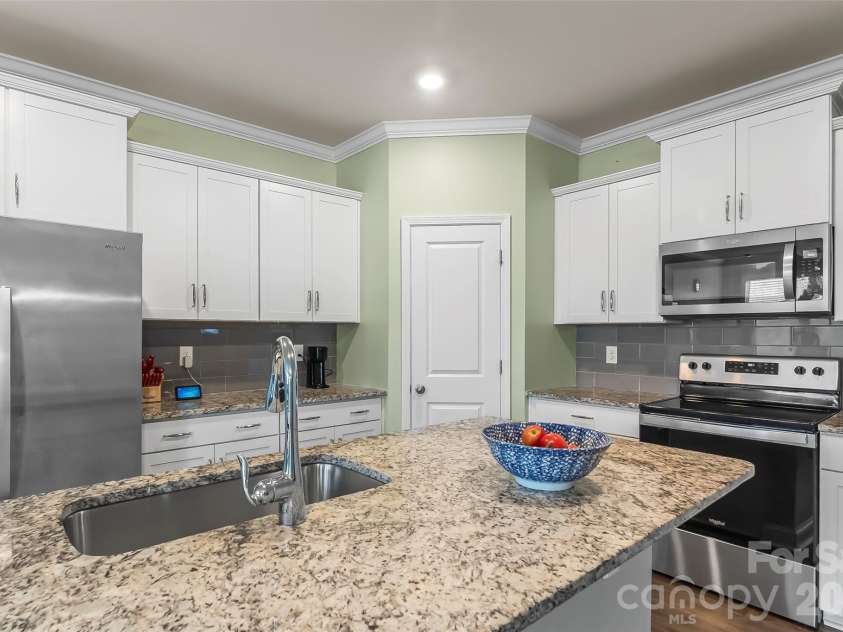 138 Creekview Road, Hendersonville, NC 28792.  MLS# CAR4416209, YatesRealty ID 49602. 