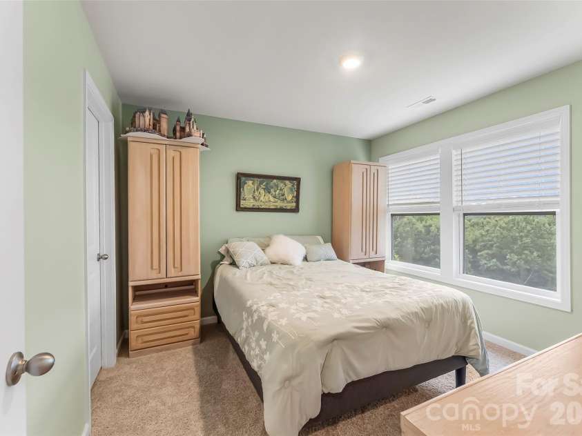 138 Creekview Road, Hendersonville, NC 28792.  MLS# CAR4416209, YatesRealty ID 49602. 