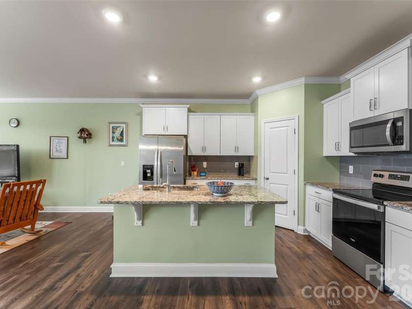 138 Creekview Road, Hendersonville, NC 28792.  MLS# CAR4416209, YatesRealty ID 49602. 