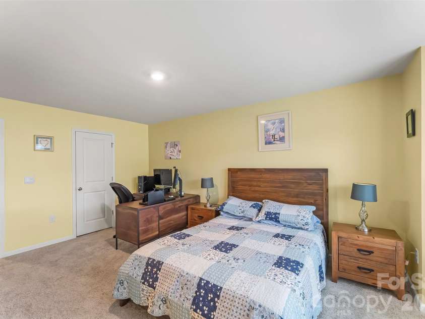 138 Creekview Road, Hendersonville, NC 28792.  MLS# CAR4416209, YatesRealty ID 49602. 