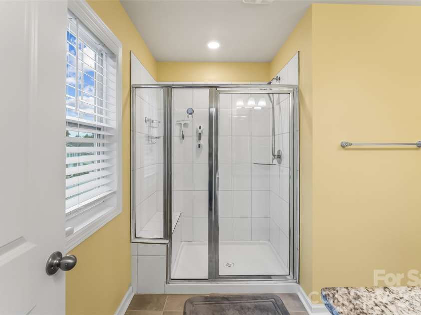 138 Creekview Road, Hendersonville, NC 28792.  MLS# CAR4416209, YatesRealty ID 49602. 