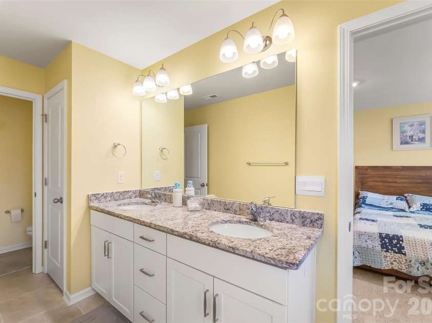 138 Creekview Road, Hendersonville, NC 28792.  MLS# CAR4416209, YatesRealty ID 49602. 