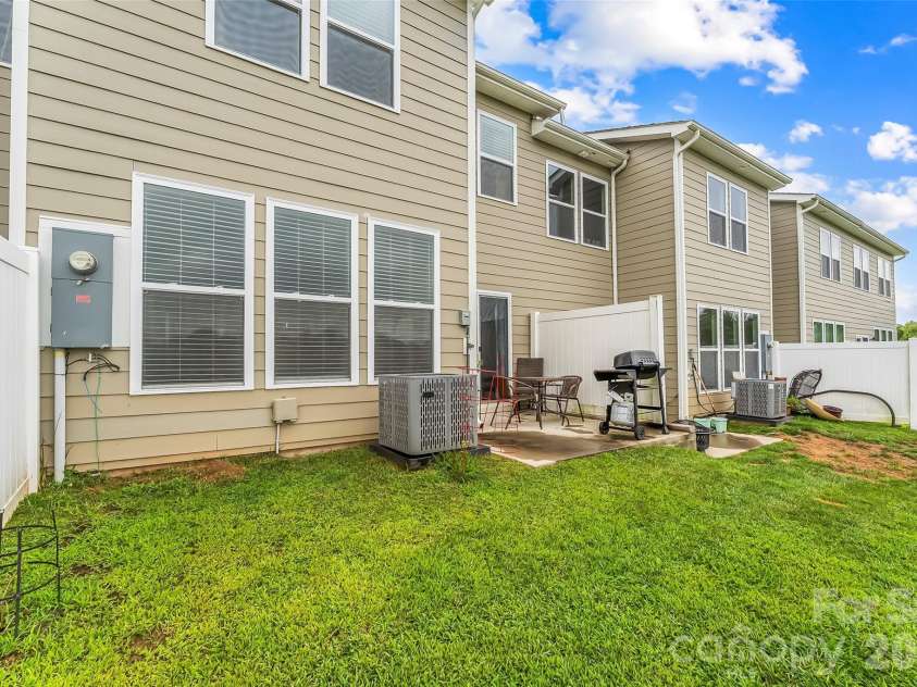 138 Creekview Road, Hendersonville, NC 28792.  MLS# CAR4416209, YatesRealty ID 49602. 