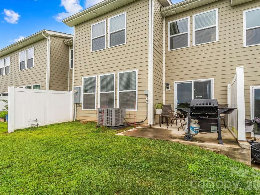 138 Creekview Road, Hendersonville, NC 28792.  MLS# CAR4416209, YatesRealty ID 49602. 
