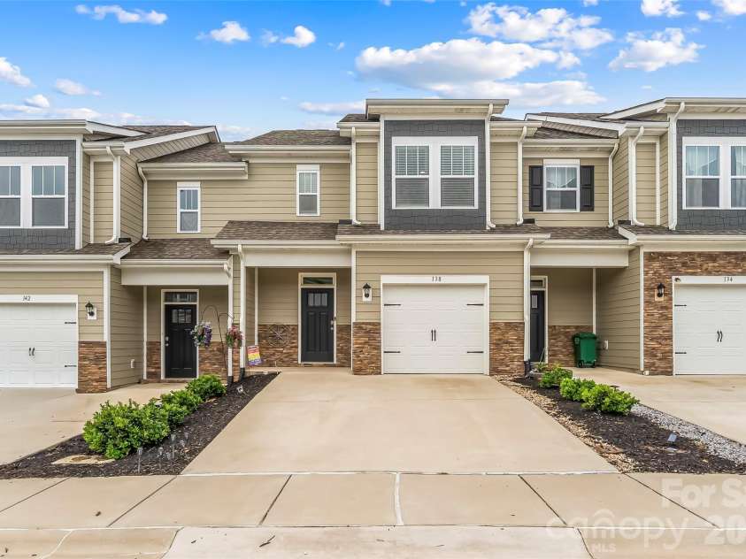 138 Creekview Road, Hendersonville, NC 28792.  MLS# CAR4416209, YatesRealty ID 49602. 
