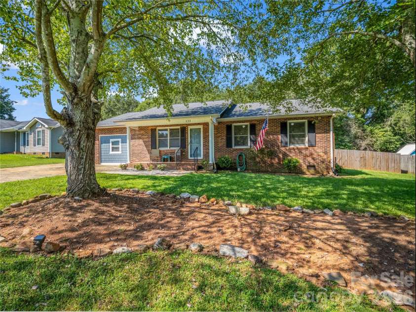 123 College Manor Drive, Shelby, NC 28152.  MLS# CAR4421019, YatesRealty ID 49604. 