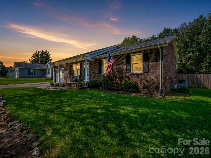 123 College Manor Drive, Shelby, NC 28152.  MLS# CAR4421019, YatesRealty ID 49604. 
