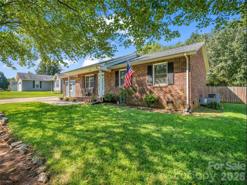 123 College Manor Drive, Shelby, NC 28152.  MLS# CAR4421019, YatesRealty ID 49604. 