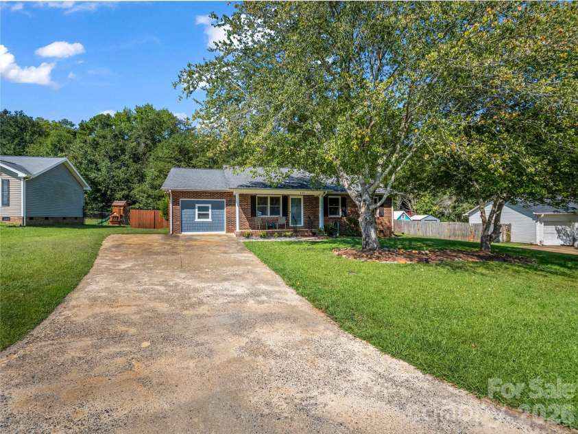 123 College Manor Drive, Shelby, NC 28152.  MLS# CAR4421019, YatesRealty ID 49604. 