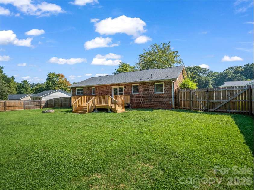 123 College Manor Drive, Shelby, NC 28152.  MLS# CAR4421019, YatesRealty ID 49604. 