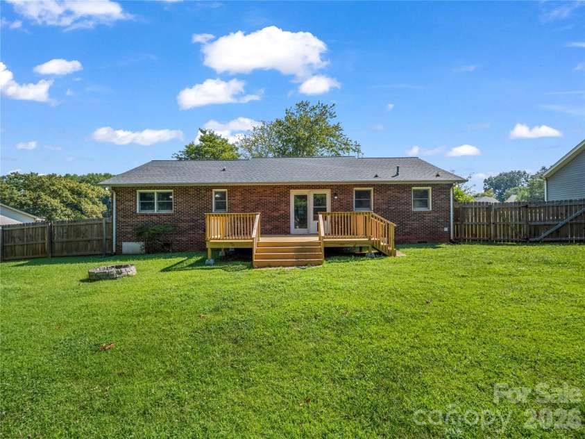 123 College Manor Drive, Shelby, NC 28152.  MLS# CAR4421019, YatesRealty ID 49604. 