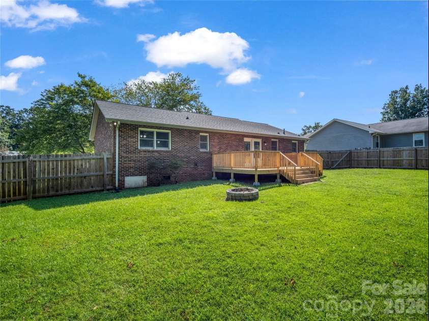 123 College Manor Drive, Shelby, NC 28152.  MLS# CAR4421019, YatesRealty ID 49604. 