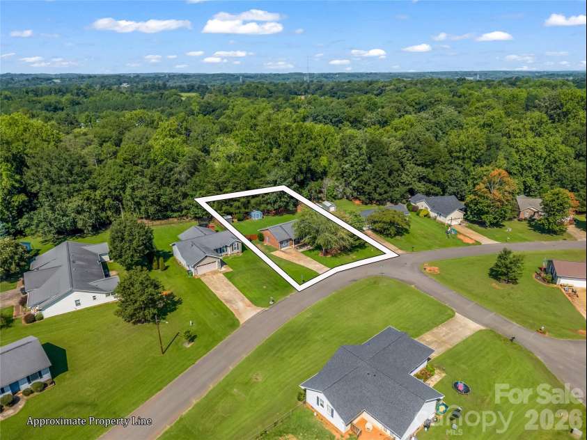 123 College Manor Drive, Shelby, NC 28152.  MLS# CAR4421019, YatesRealty ID 49604. 