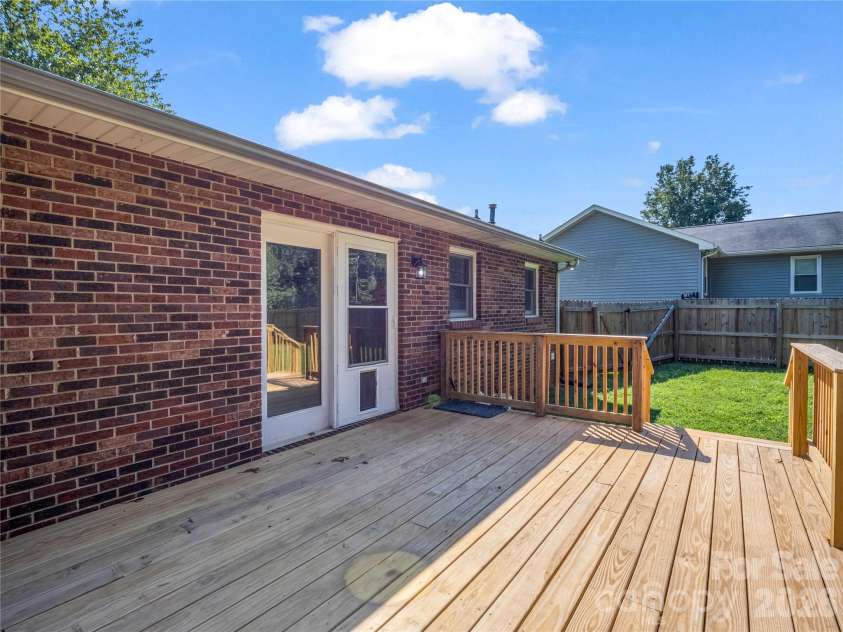 123 College Manor Drive, Shelby, NC 28152.  MLS# CAR4421019, YatesRealty ID 49604. Back Deck
