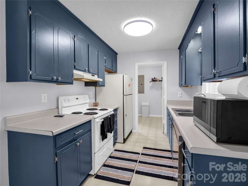 123 College Manor Drive, Shelby, NC 28152.  MLS# CAR4421019, YatesRealty ID 49604. Kitchen
