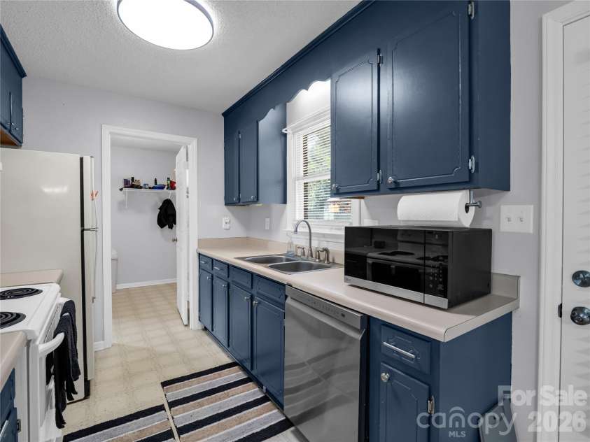 123 College Manor Drive, Shelby, NC 28152.  MLS# CAR4421019, YatesRealty ID 49604. Kitchen