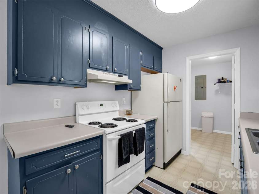 123 College Manor Drive, Shelby, NC 28152.  MLS# CAR4421019, YatesRealty ID 49604. Kitchen