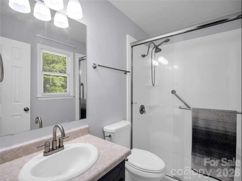 123 College Manor Drive, Shelby, NC 28152.  MLS# CAR4421019, YatesRealty ID 49604. Primary Bathroom