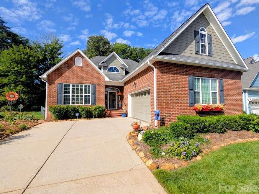 103 Henrys Glen Drive, Morganton, NC 28655.  MLS# CAR4422225, YatesRealty ID 49607. 