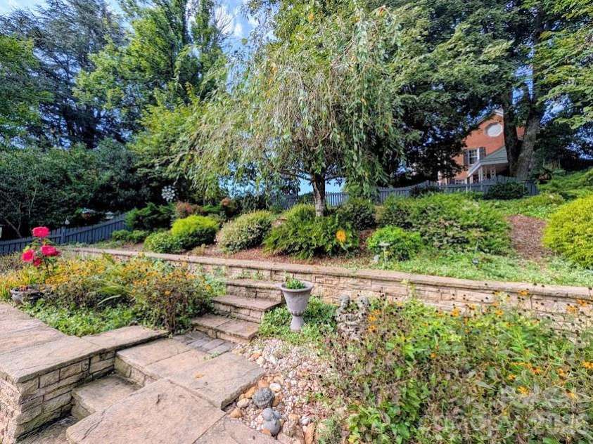 103 Henrys Glen Drive, Morganton, NC 28655.  MLS# CAR4422225, YatesRealty ID 49607. 