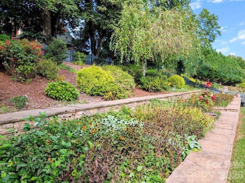 103 Henrys Glen Drive, Morganton, NC 28655.  MLS# CAR4422225, YatesRealty ID 49607. 