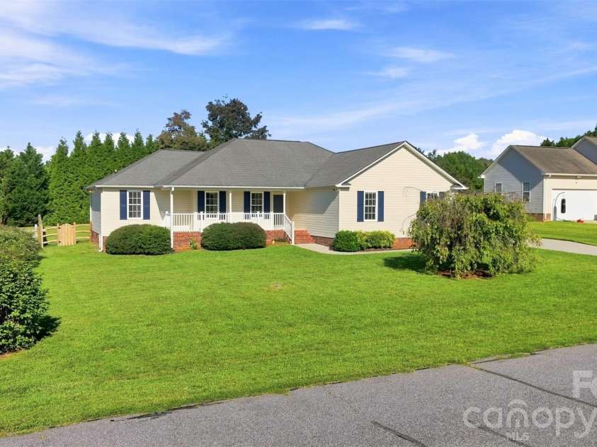 3707 Fieldhaven Court, Maiden, NC 28650.  MLS# CAR4422870, YatesRealty ID 49608. 