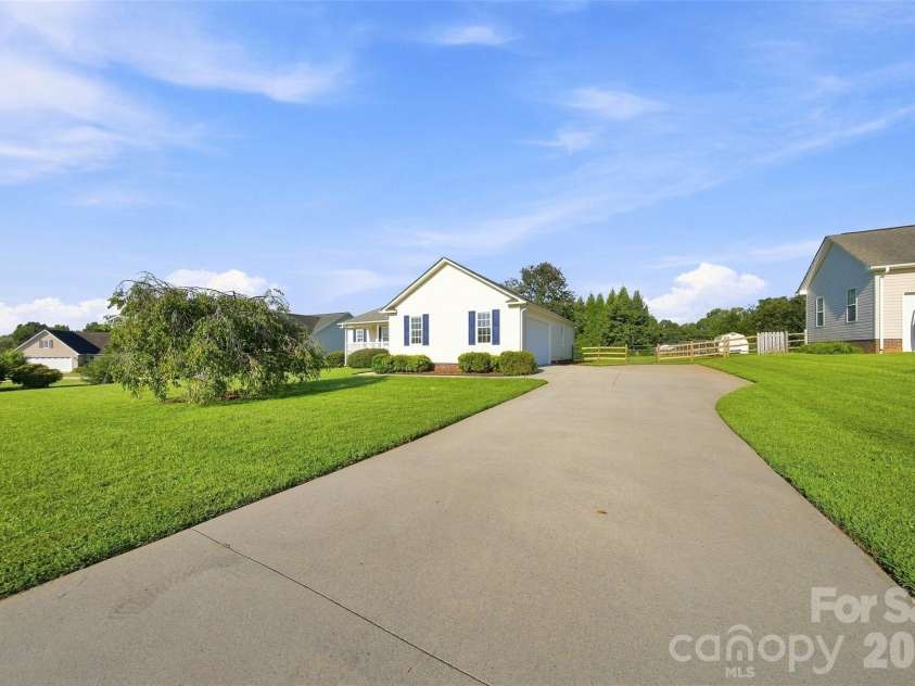 3707 Fieldhaven Court, Maiden, NC 28650.  MLS# CAR4422870, YatesRealty ID 49608. 