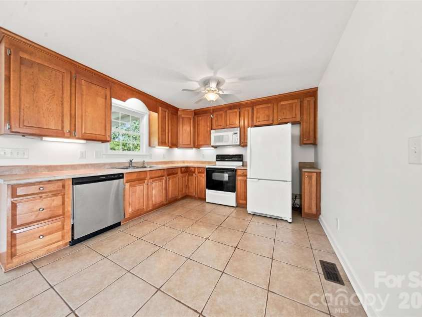 3707 Fieldhaven Court, Maiden, NC 28650.  MLS# CAR4422870, YatesRealty ID 49608. 