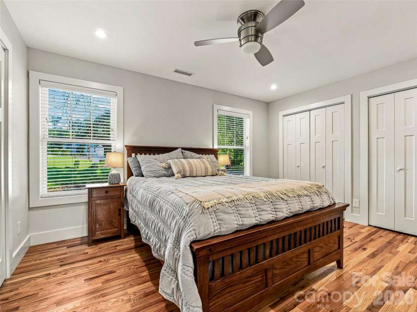 141 Courtland Avenue, Asheville, NC 28801.  MLS# CAR4418531, YatesRealty ID 49613. 2nd primary suite upper level